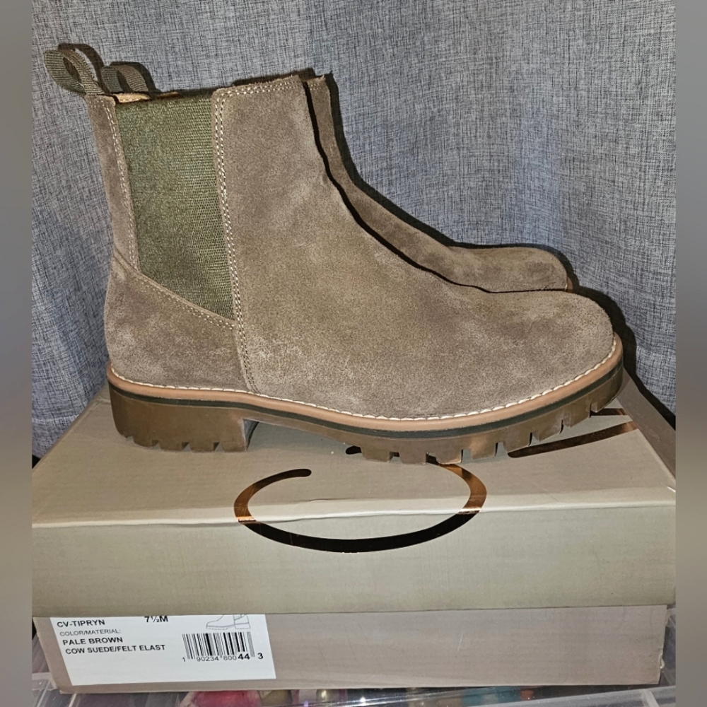 Crown Vintage Woman's Boots Sz 7 1/2
